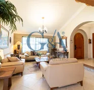 CASA EN VENTA VALLE REAL SOBRE AVENIDA