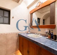 CASA EN VENTA VALLE REAL SOBRE AVENIDA