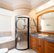 CASA EN VENTA VALLE REAL SOBRE AVENIDA