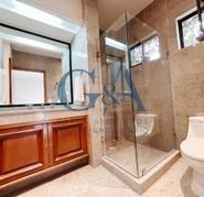 CASA EN VALLE REAL FRENTE APARQUE