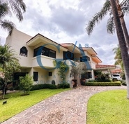 CASA EN VALLE REAL FRENTE APARQUE