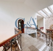 CASA EN VALLE REAL FRENTE APARQUE