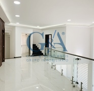 ESPECTACULAR CASA EN LA CIMA DE ZAPOPAN