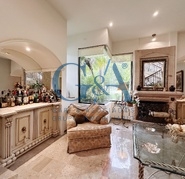 CASA EN VALLE REAL FRENTE APARQUE