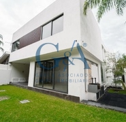 Casa en Venta en Valle Real  San Arturo Norte