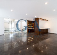 CASA EN VENTA EN VALLE REAL SOBRE AVENIDA