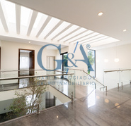 CASA EN VENTA EN VALLE REAL SOBRE AVENIDA