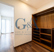 CASA EN VENTA EN VALLE REAL SOBRE AVENIDA