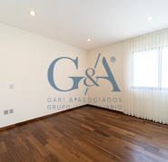 CASA EN VENTA EN VALLE REAL SOBRE AVENIDA