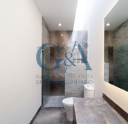 CASA EN VENTA EN VALLE REAL SOBRE AVENIDA