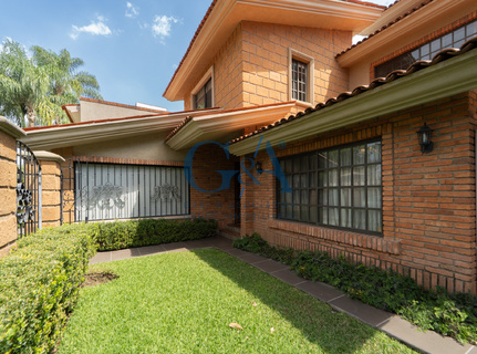 CASA EN VENTA VALLE REAL SOBRE AVENIDA