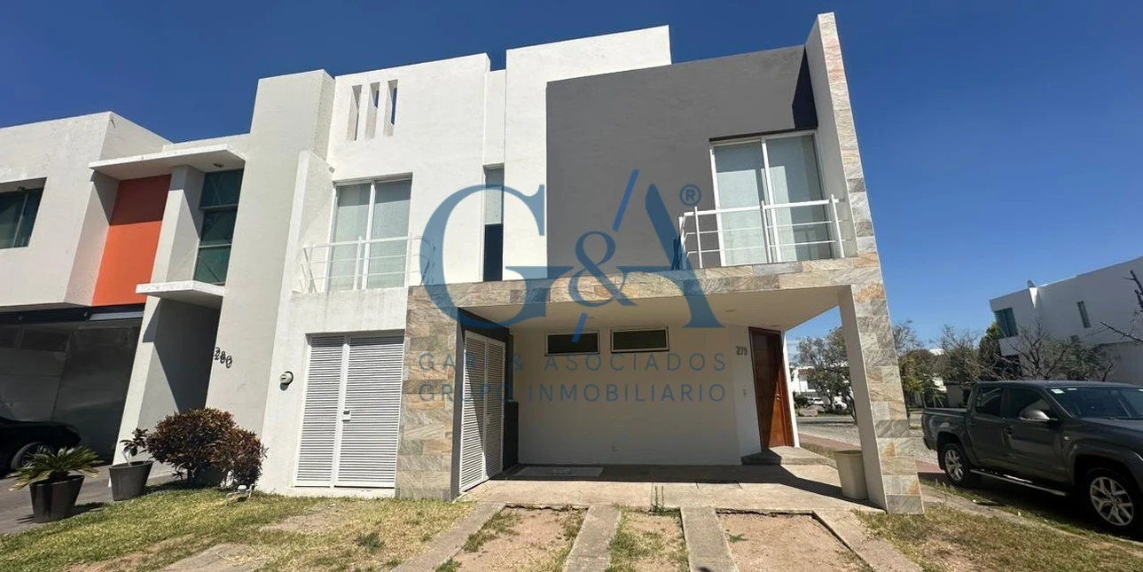 CASA EN COTO 9 SOLARES ESTILO MODERNA